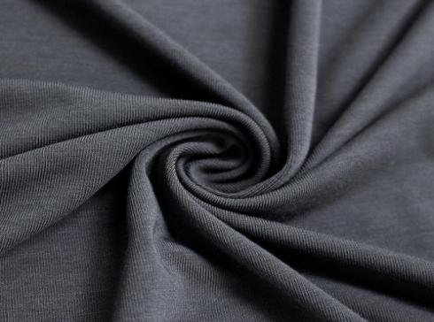 Poliesterio lino trikotažo megzto gaminio savybės ir panaudojimas